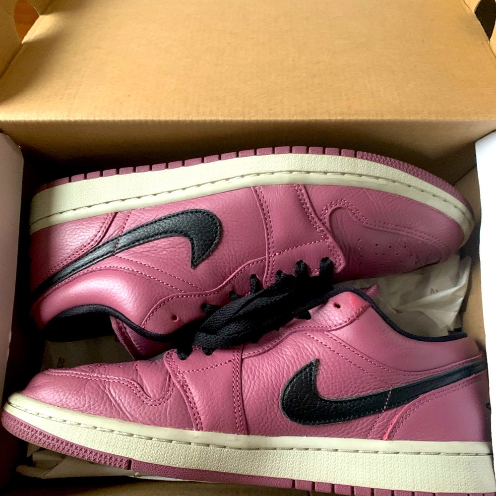 Womens Jordan low mulberry